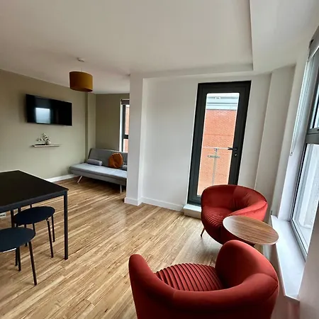 City Centre 2 Bed Apartment With A Balcony-2
